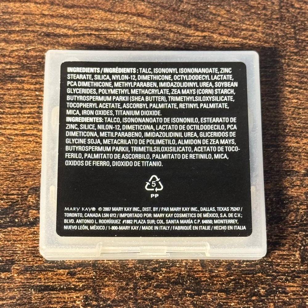 Mary Kay Mineral Bronzing Powder - Desert Sun - .16 oz. - Picture 2 of 3